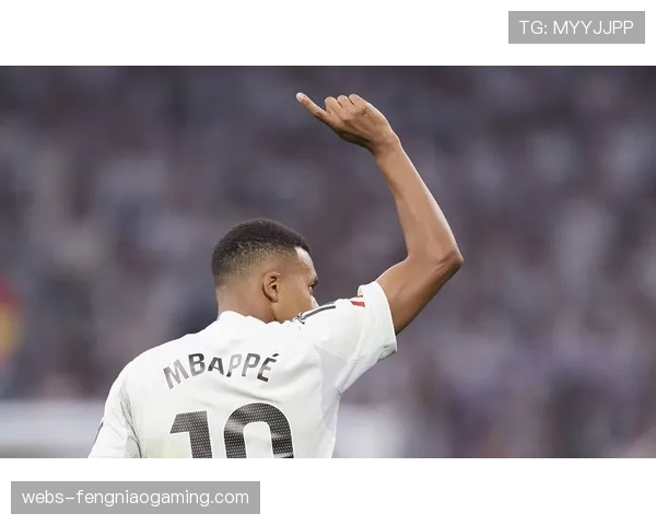 特写镜头:哈兰德与姆巴佩交换球衣,在通道内简短交流 特写镜头:哈兰德与姆巴佩交换球衣,在通道内简短交流